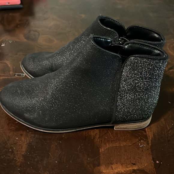 Girls Cat and Jack black boots - Picture 2 of 4